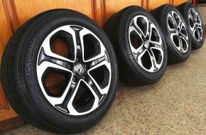 ของดีราคาถูก
แม็กซ์ฮอนด้า พร้อมยาง Yokohama ใหม่เอี่ยม100% ขอบ17″ (5รู 114.3) 215/55R17
ในราคาเพียง 18,000 บาท ครับ