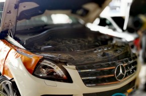 #Benz ML350 เข้ามาแก้อาการ แอร์เย็นบ้าง ไม่เย็นบ้าง เราจบปัญหาให้ด้วยการเปลี่ยนคอมเพรสเซอร์ ของDenso พร้อมDrier Filter และล้างระบบใหม่ทั้งหมด เย็น สดชื่น ไปอีกนานครับ